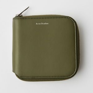 ACNE STUDIOS NWT - Zippered Wallet Dark Green